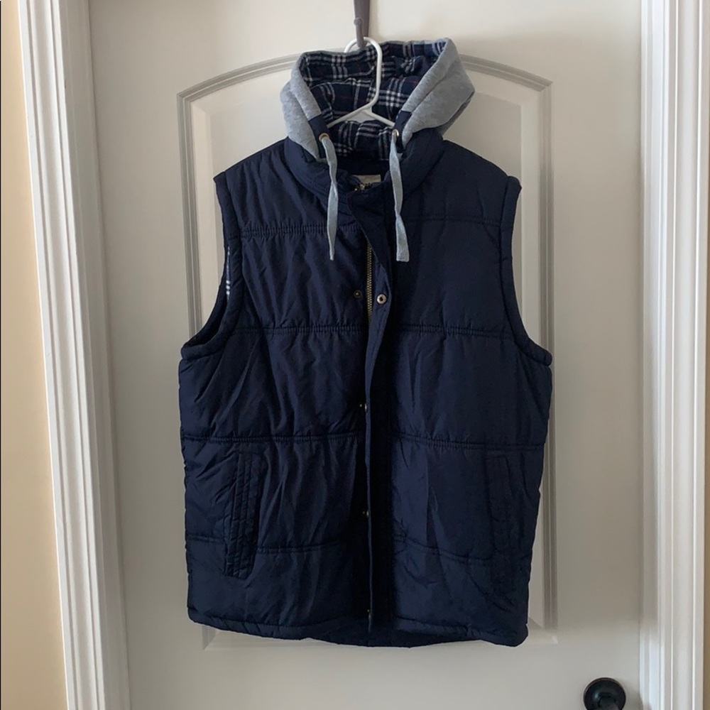 Men’s hooded puffer vest